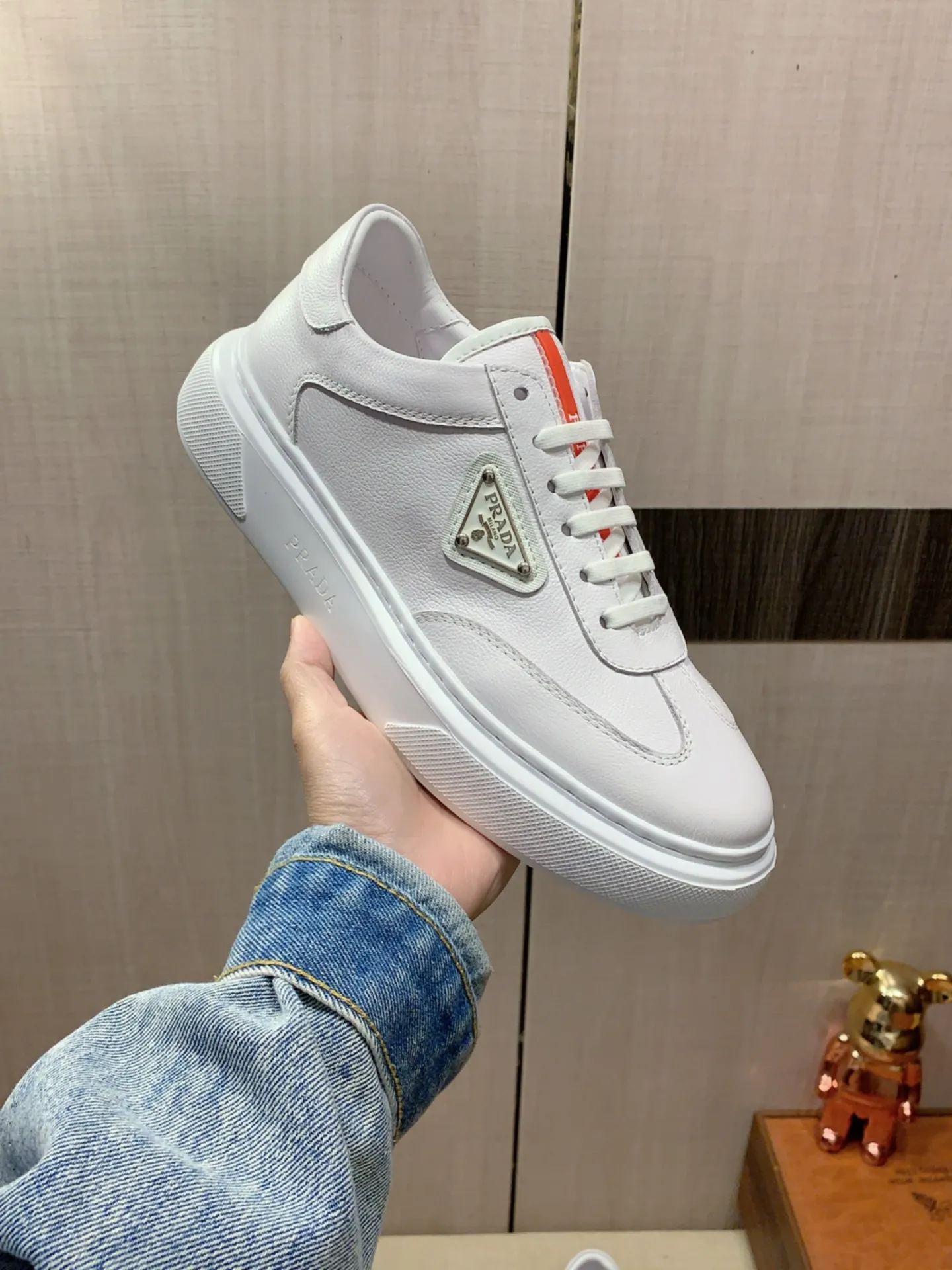 New model: Factory price: 460💰💰🎩🎩[Lightning][Lightning] "Prada Men's Shoes 💰pRADA*" The latest and most popular casual shoes, top brands [seduce] luxury~purchase, top~quality. [Strong] The upper is made of imported breathable and polished cowhide material ➕ Breathable sheepskin feet (•) with fine workmanship. The original stylish and stylish soft rubber wear-resistant and non-slip outsole is light and comfortable on the feet. The real thing looks better when photographed in person. 0186: code: 38-44, 4️⃣ colors selected